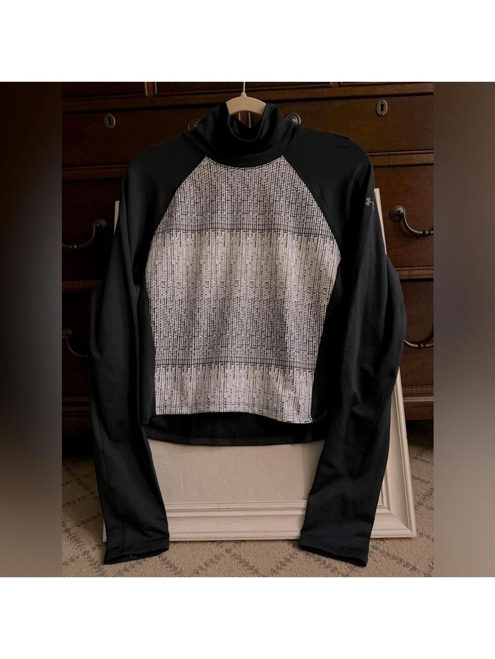 Under Armour Funnel Neck Cold Gear Black cropped shirt w white details - NWOT M